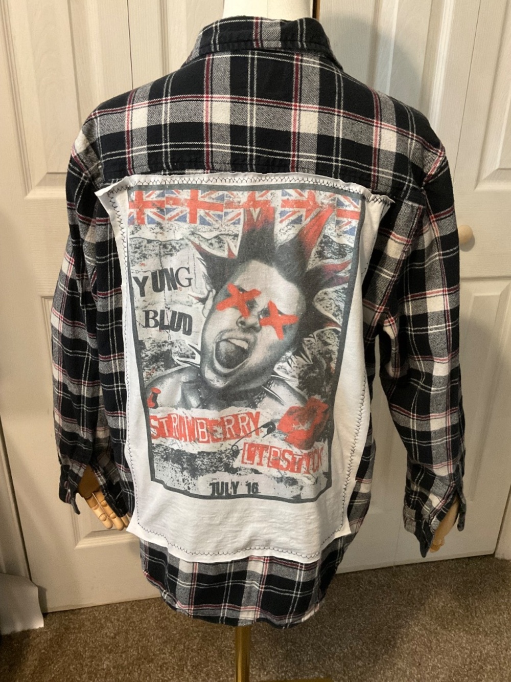 Yungblud Upcycled Back Graphic T-Shirt on Men's Large Flannel